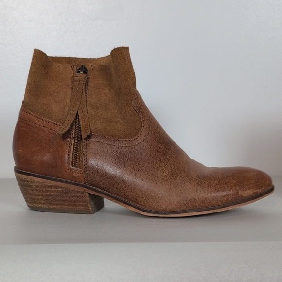 Frye and Co. Rubie Ankle Bootie - Picture 4 of 13